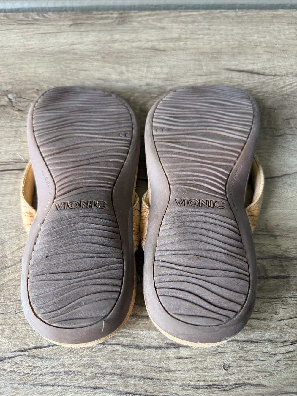 Women’s Vionic sandals size 8.8 - Picture 5 of 7